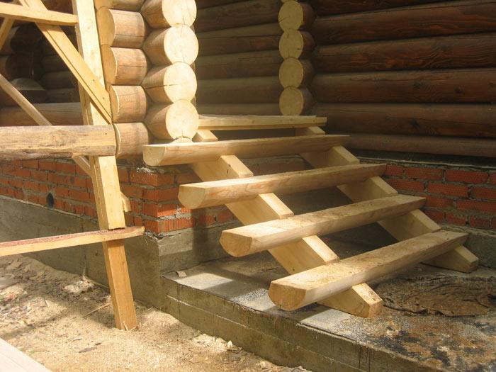 Часть 2. Лестница на металлическом каркасе в деревянном доме: решение проблем